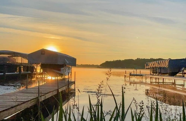 Huge Loft by Pewaukee Lake