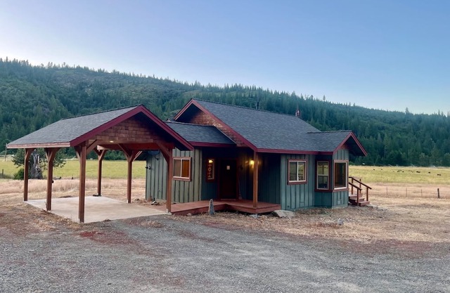 Entire home, lovely view property in Quincy