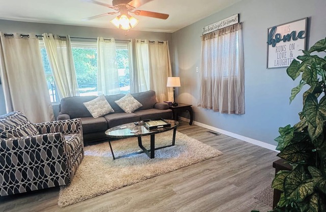 Cozy 2-bedroom house with WiFi, AC in enjoyable Dayton