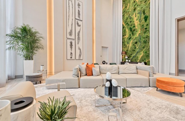 Elegant Doral Getaway: 2BR Luxury