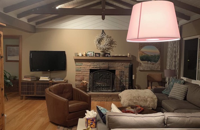 Tree lined home in a Classic California Rancher to relax & sip wine pool-side