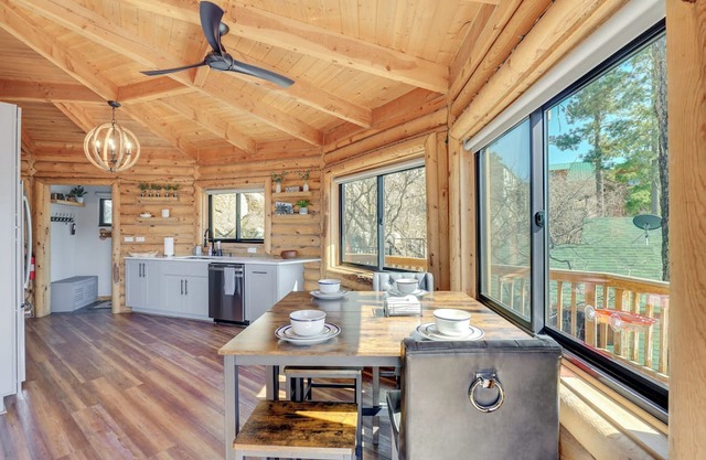 Cabin w/Views, 3 Mi to Mount Lemmon Ski Valley!