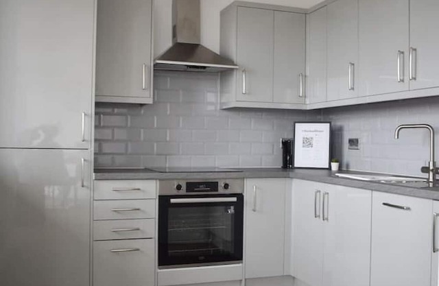 Beautiful two bedroom with balcony in Brentwood