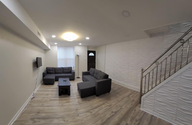 Cozy Modern Sleep11 Guest House just minutes from historic Philadelphia downtown