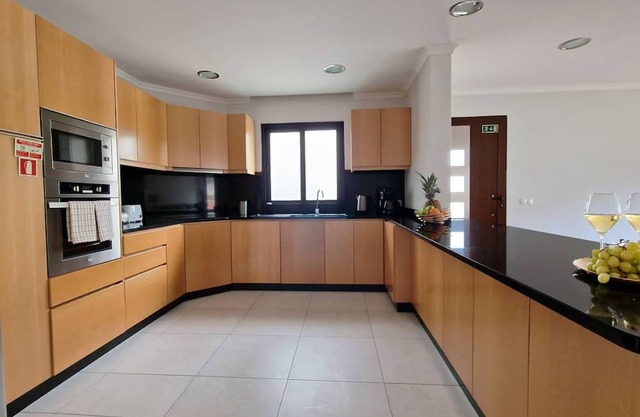 Capelas House by LovelyStay