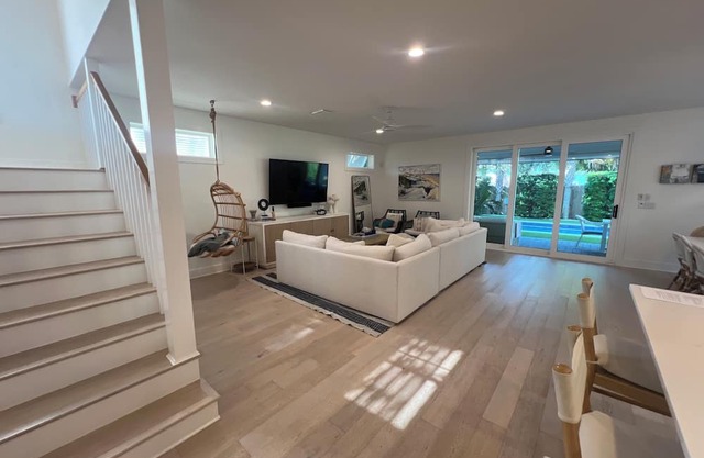 Luxury house 1 block from Ocean - 1 month required