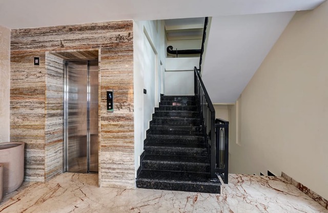 OYO Flagship The Vansh Balaji Hot