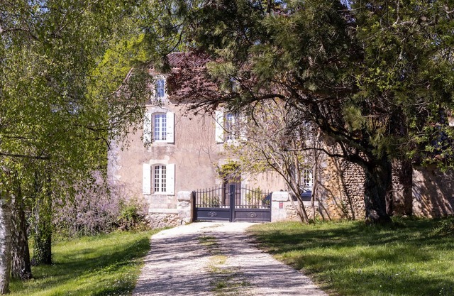 Manoir et son Domaine de 4 ha, à Proximité de Sarlat, Prestations de Qualité