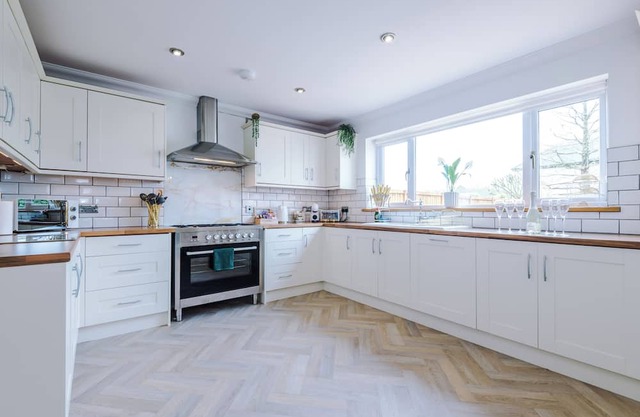 Luxurious 6 bedroom (sleeps 12) house within Brockhall Village, Lancashire.