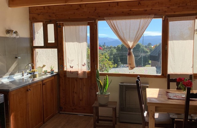 Encantadora cabaña con vista al lago ideal para disfrutar Bariloche.