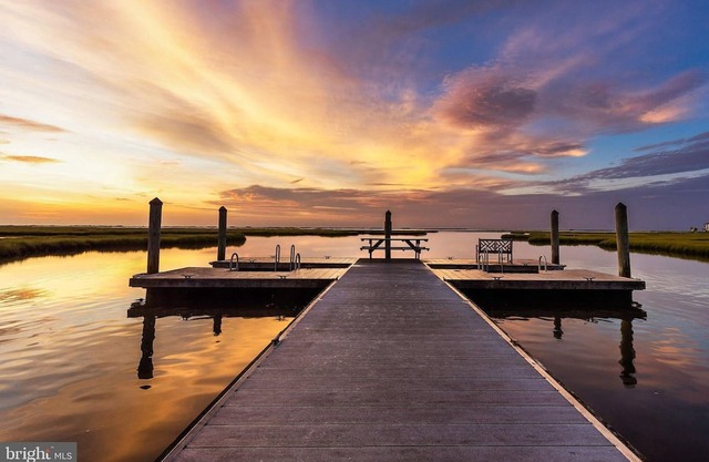 Bright Spacious Villa in Luxury Waterfront Neighborhood; Pools, Tennis, Gym