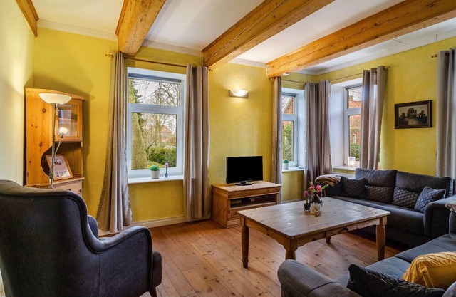 Apartment 'Gulfhof Oldersum Dachgeschoss' with Shared Terrace, Shared Garden and Wi-Fi