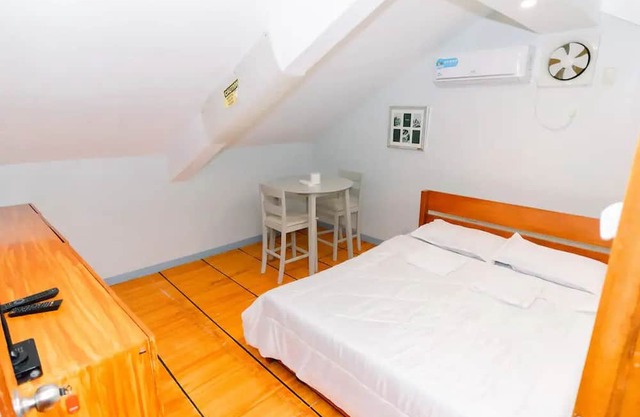 Charming 3 bedroom boutique, bathtub, 180sq.meters