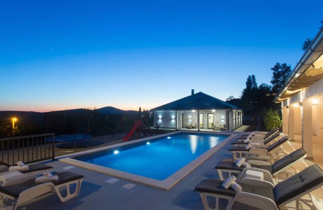 Holiday house Marijana - modern with pool: - Trilj, Riviera Split, Croatia