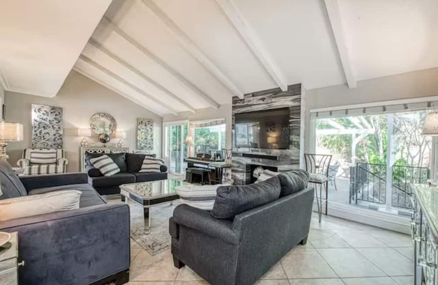 3Br/2Ba Gem in So. Orange County! Enjoy Lake & Pool Access. Your perfect retreat