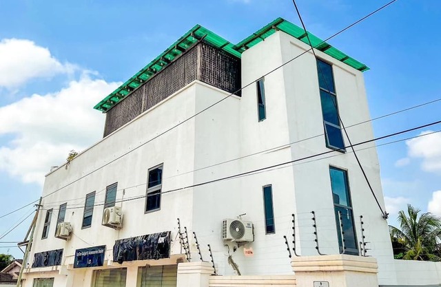 2 bedroom furnished appartment with a roof top bar for relaxation.