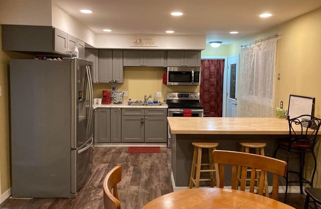 Charming 3-bedroom house in Ellettsville w/ Fiber internet & backyard fire pit