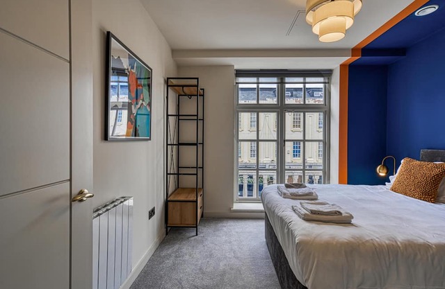 Renaissance 8: 1 BR in Southport's Premier Block