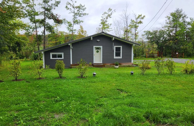 Charming 2-bedroom cottage with WiFi, AC in lovely Richmond