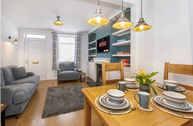 Charming 2 bed pet friendly sleeps 6 in Norton