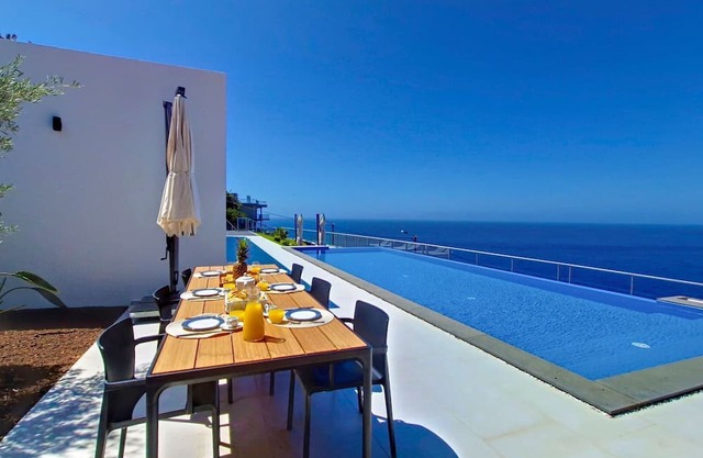 Villa Blue Horizon by LovelyStay