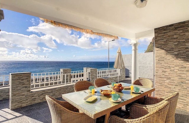 Naya Beach House by LovelyStay