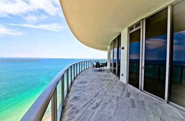 Oceanfront Luxury Penthouse Bal in Harbour - 3 Bedrooms