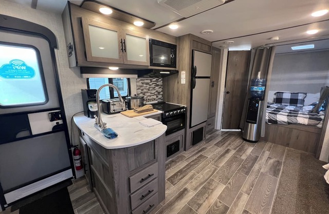 2022 New Luxury Modern Trailer/RV BnB