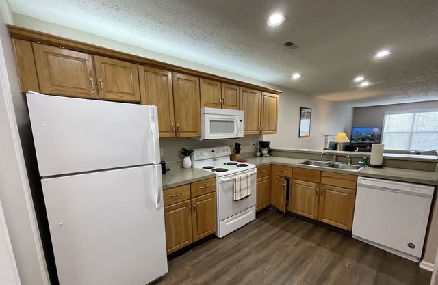 Darling Dublin Furnished Apt!