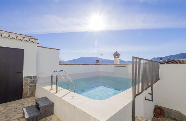 Cubo's La Casa de Tita Elvira Family 20 PAX