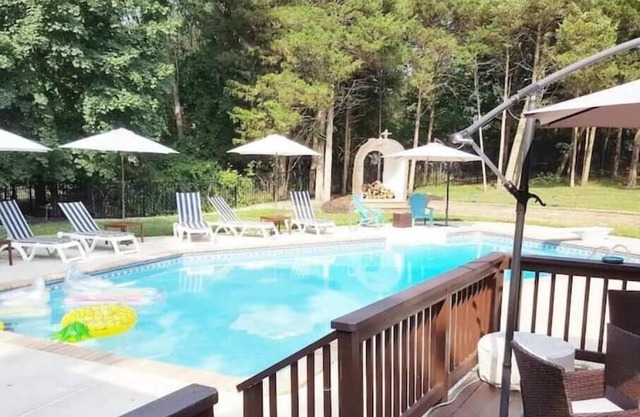 Summer Beach Cabin Only 4 miles to beach