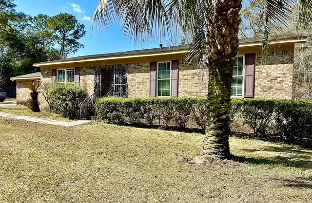 Cozy home on Iva Loy Drive