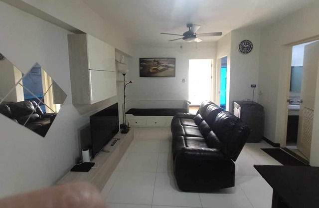 Cozy unit near Rockwell, Poblacion, BGC and Makati Central Business District