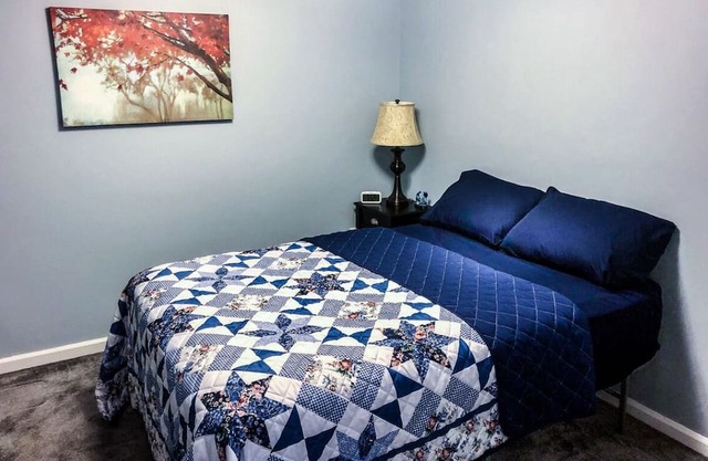 Private Room/Private Bath Suite with Living Room in Newark, DE