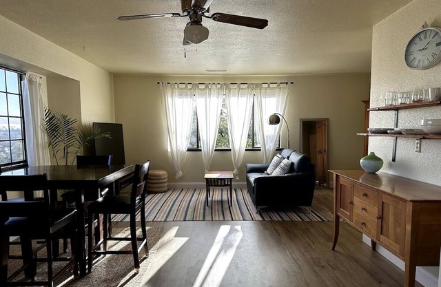 Spacious two bedroom with expansive views of the mountains and valleys!