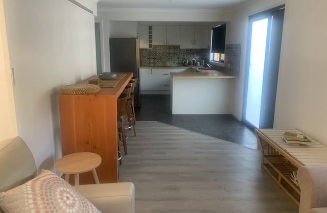 Nanny Greenhouse.Cosy beach unit.Pet friendly Family friendly.