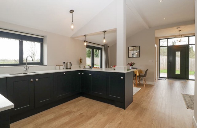 MEDLANDS, pet friendly, with a garden in Newent