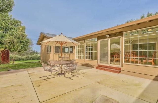 Central Location, cozy 10 Acre Prunedale home - Near Monterey, Carmel, & moren