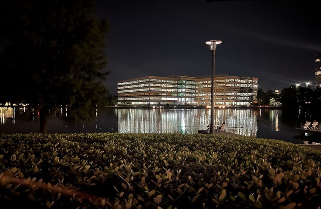 "Escape to Serenity: Your Waterfront Retreat in Hughes Landing, The Woodlands"