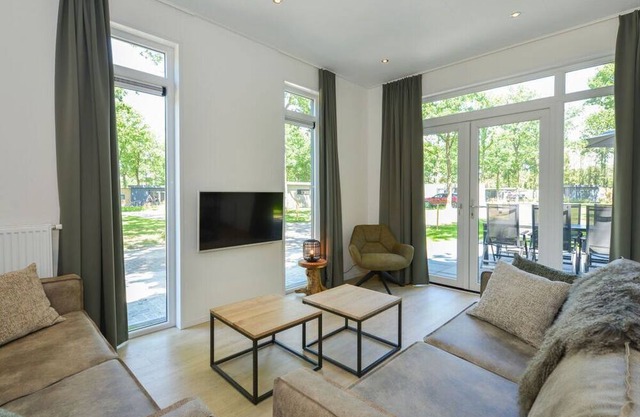 Pavilion 6 people with storage space