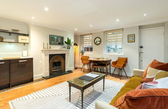 Elegant 2BR 2BA with Patio in Kennington