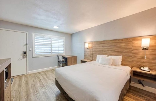 Non-Smoking 1 King Bed