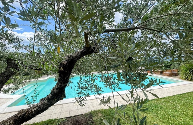 Villa Sole Vino - Montefalco/Bevagna - Sleeps 12 adults + several children.