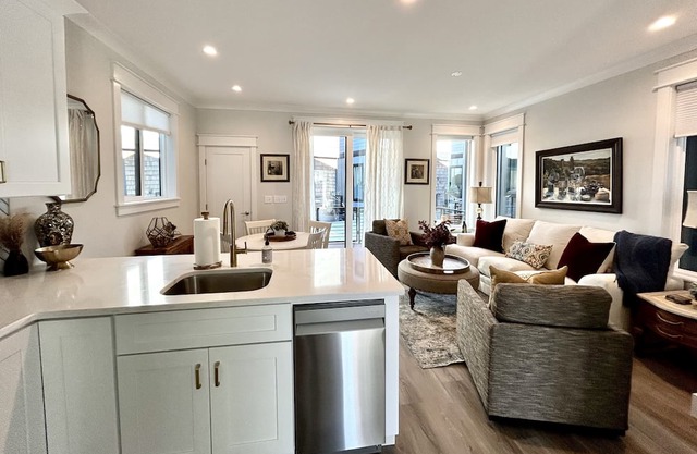 Napa at The Cove - Luxury Houseboat in Wilmington, NC