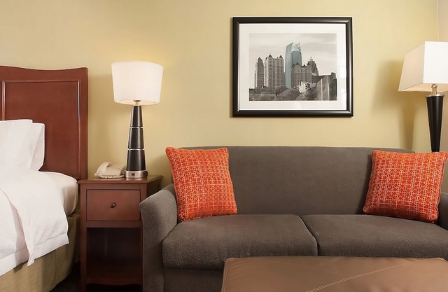 Comfort and Relaxation! 4 Convenient Units, Onsite Pool, Free Breakfast, Parking