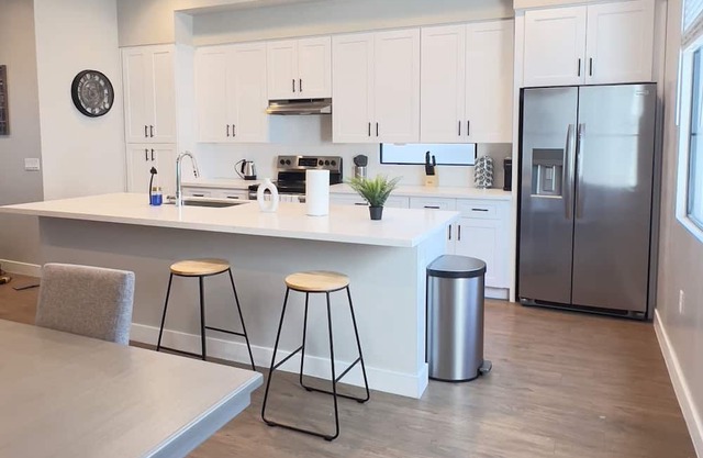 Arizona desert retreat 3 bed 3.5 bath Family sized home with onsite pool & gym.