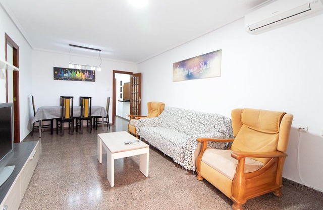 Global Properties: Centrally located 3 bedroom flat in Puerto Sagunto
