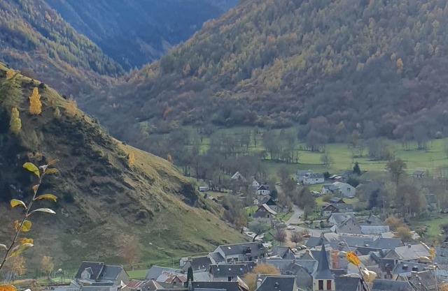 Agréable Maison Avec Terrasse et Parking Privé, sur la Route de Superbagnères