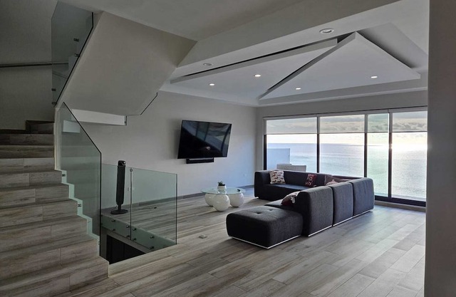 Amazing Luxury Oceanfront Villa