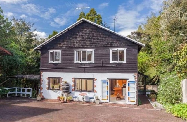 Studio 3 at Tui Treehouse | Stay Auckland